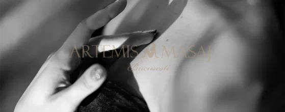 femeie-cu-mana-la-piept-soul-masaj